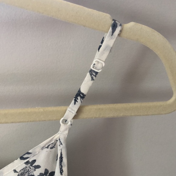 Cute flowing summer tank top!๐ฅฐ - Picture 2 of 5